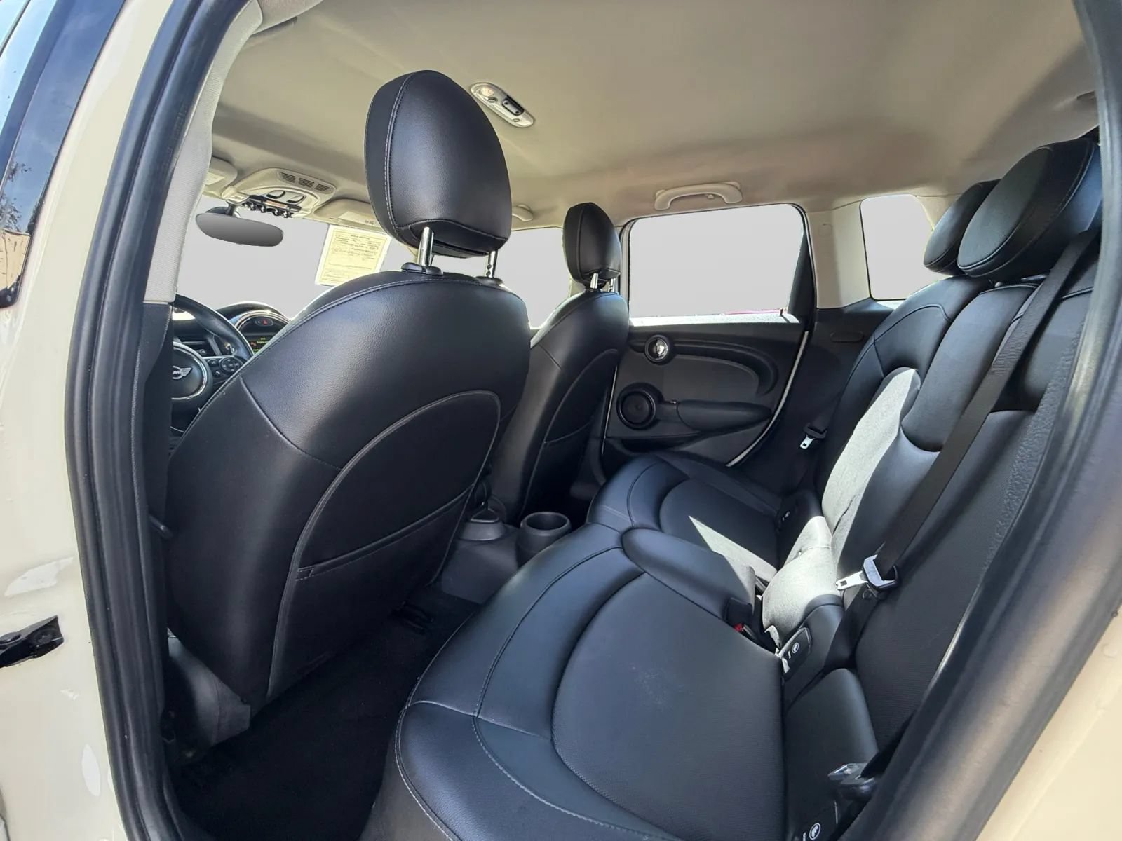 Used 2016 MINI Cooper 4-Door Hardtop w/ Media Package FWD image 25