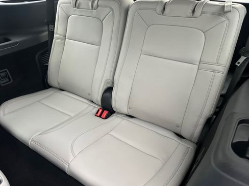 Used 2025 Lincoln Aviator Reserve image 15