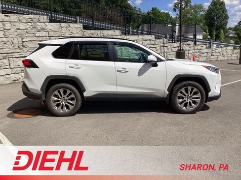 Used 2020 Toyota RAV4 XLE Premium AWD/4WD image 8