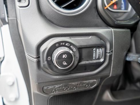 Used 2024 Jeep Gladiator Sport w/ Premium Package image 21