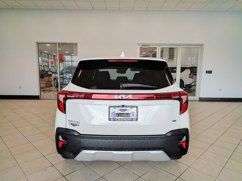 Used 2024 Kia Seltos LX AWD/4WD image 4