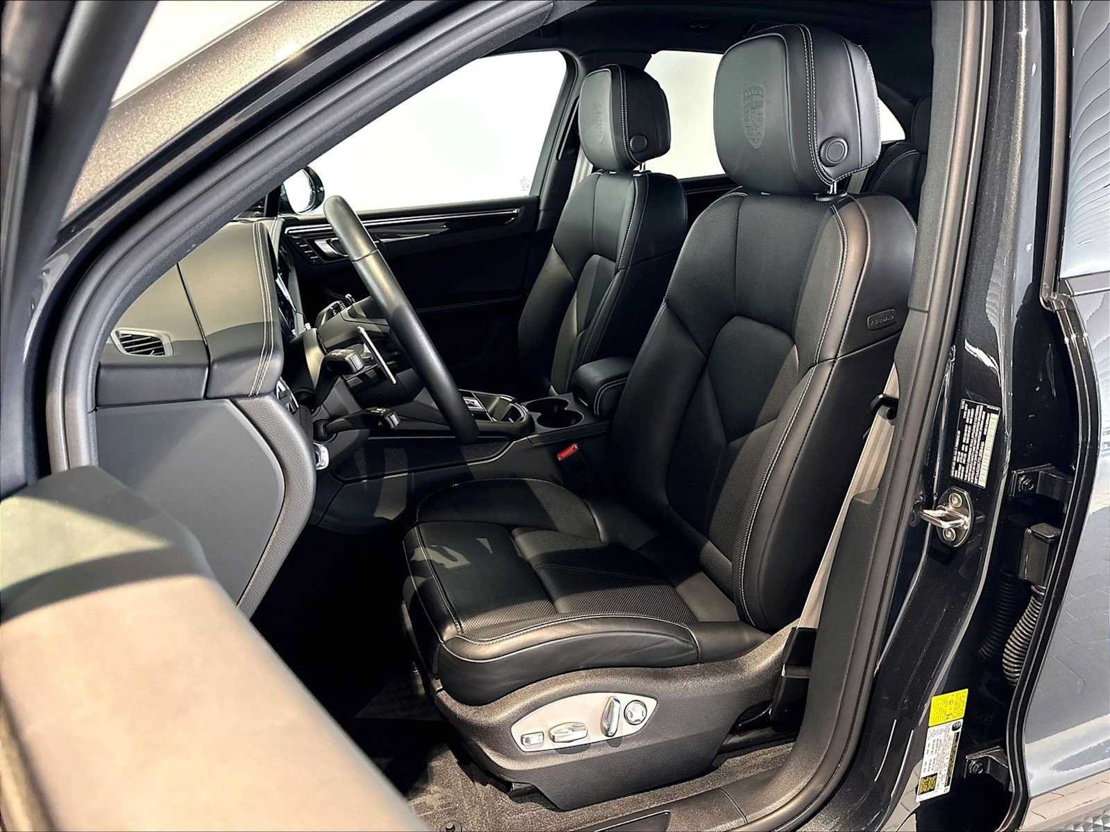 Used 2026 Porsche Macan AWD/4WD image 9