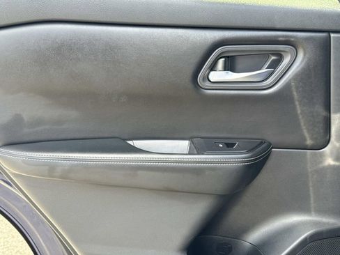 Certified 2024 Nissan Rogue SV FWD image 14