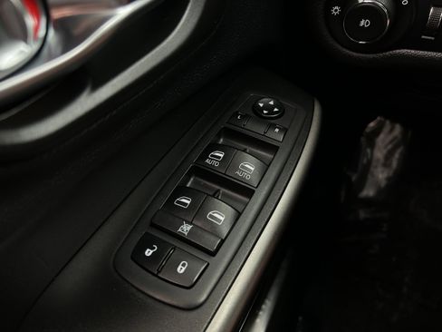 Used 2020 Jeep Cherokee Limited AWD/4WD image 25