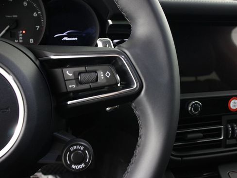 Certified 2026 Porsche Macan AWD/4WD image 15