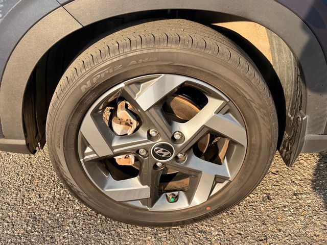 Used 2023 Hyundai Venue Limited FWD image 10