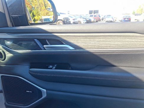 Used 2024 Jeep Wagoneer Series III image 10