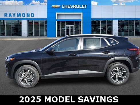 New 2025 Chevrolet Trax LT w/ Sunroof Package image 6