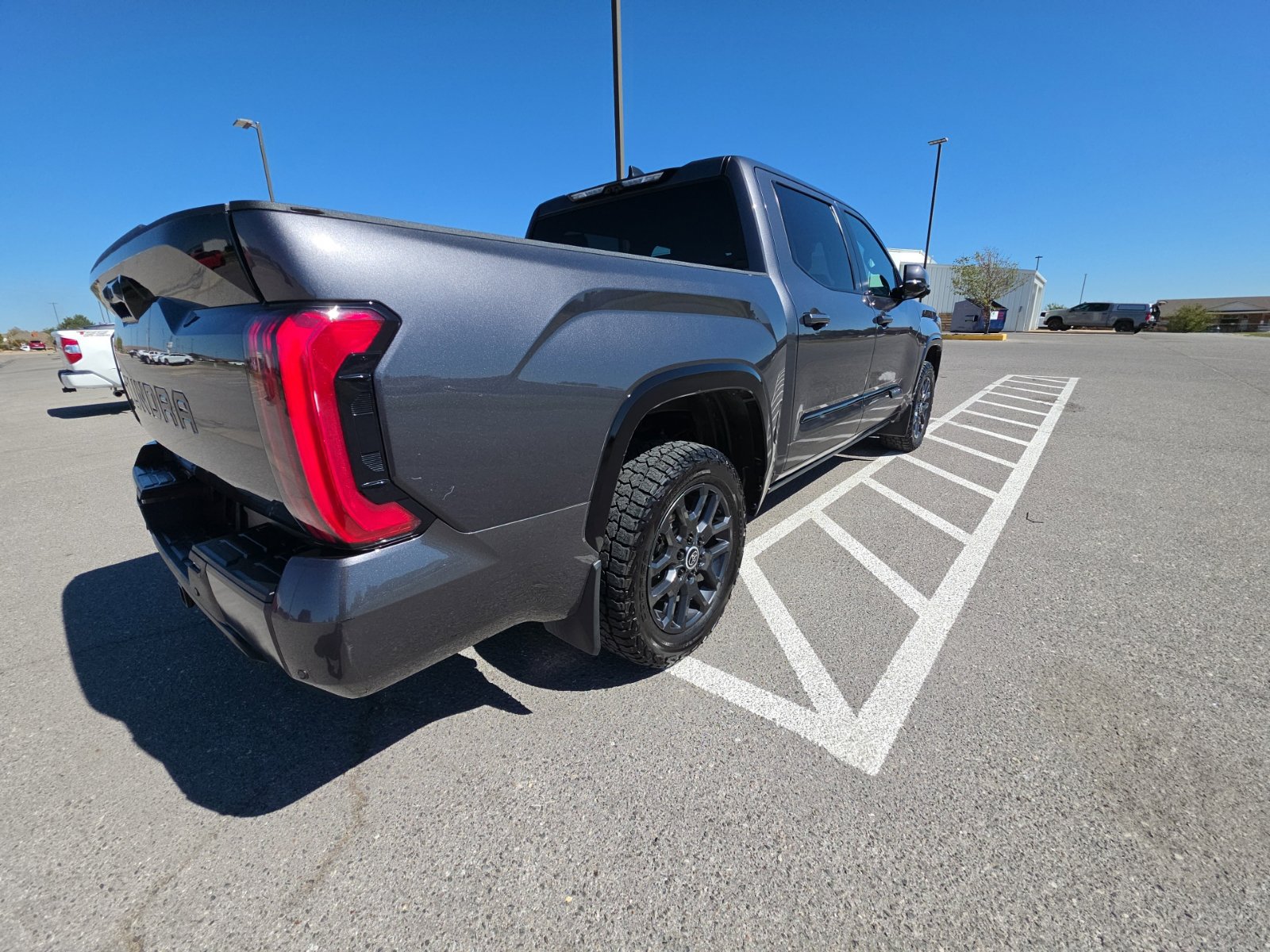 Used 2024 Toyota Tundra Platinum AWD/4WD image 7