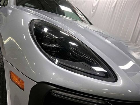 New 2026 Porsche Macan image 12