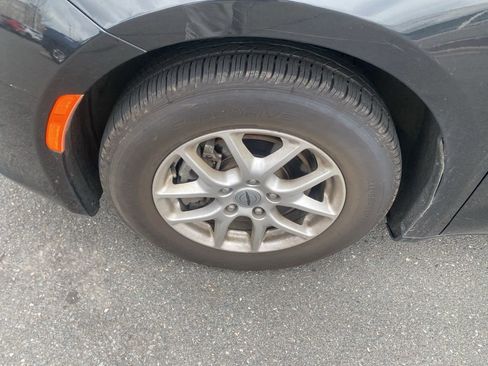 Used 2023 Chrysler Voyager LX image 9