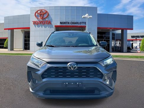 Used 2021 Toyota RAV4 LE AWD/4WD image 2
