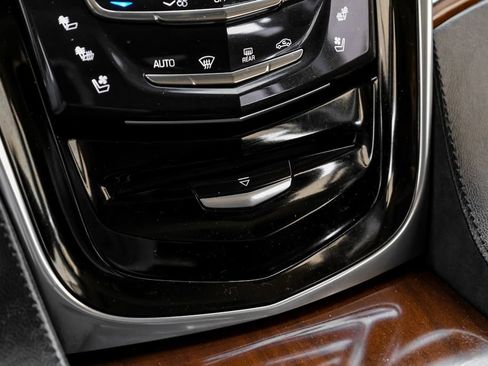 Used 2019 Cadillac Escalade ESV Premium Luxury RWD image 27