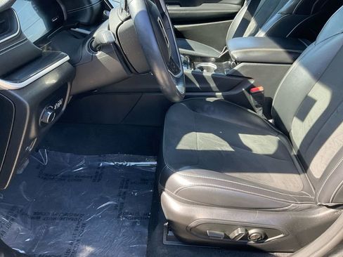 Used 2021 Jeep Grand Cherokee L Laredo image 12