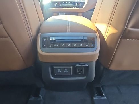 New 2026 Nissan Pathfinder Platinum AWD/4WD image 4