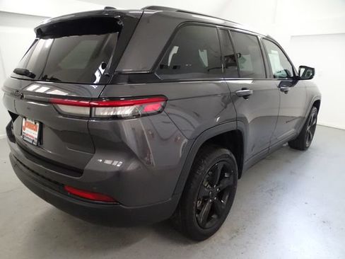 Used 2023 Jeep Grand Cherokee Altitude AWD/4WD image 22