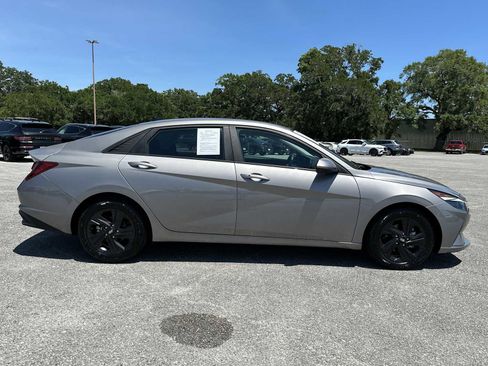 Used 2023 Hyundai Elantra SEL FWD image 9