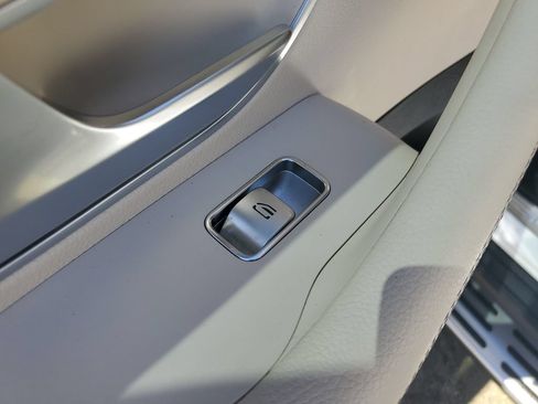 Used 2022 Mercedes-Benz GLE 350 4MATIC image 19