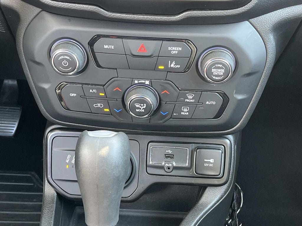 Used 2023 Jeep Renegade Latitude AWD/4WD image 13