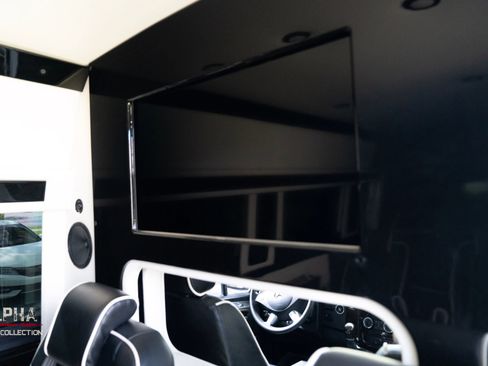 Used 2017 Mercedes-Benz Sprinter 2500 image 8