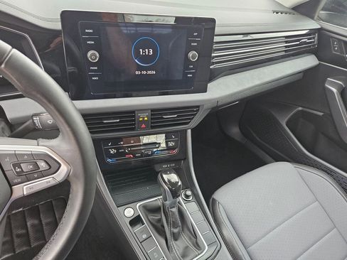 Used 2025 Volkswagen Jetta SE image 20