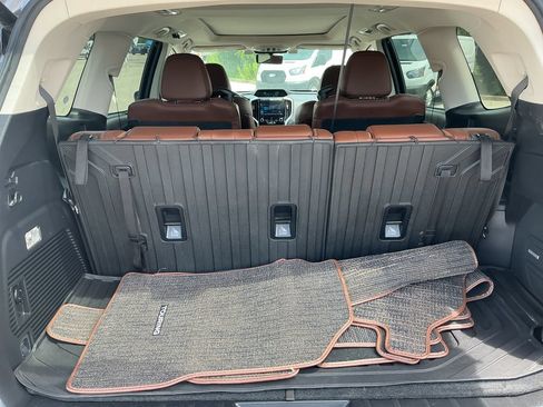 Used 2019 Subaru Ascent Touring w/ Popular Package #3 AWD/4WD image 11