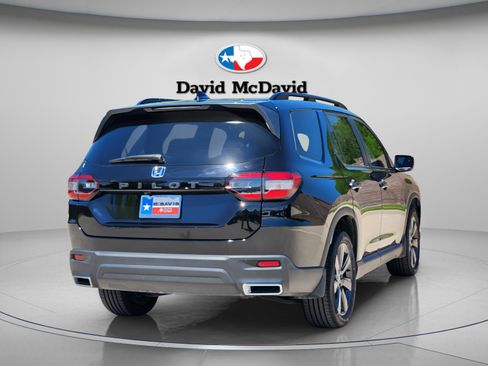 Certified 2025 Honda Pilot Sport image 6
