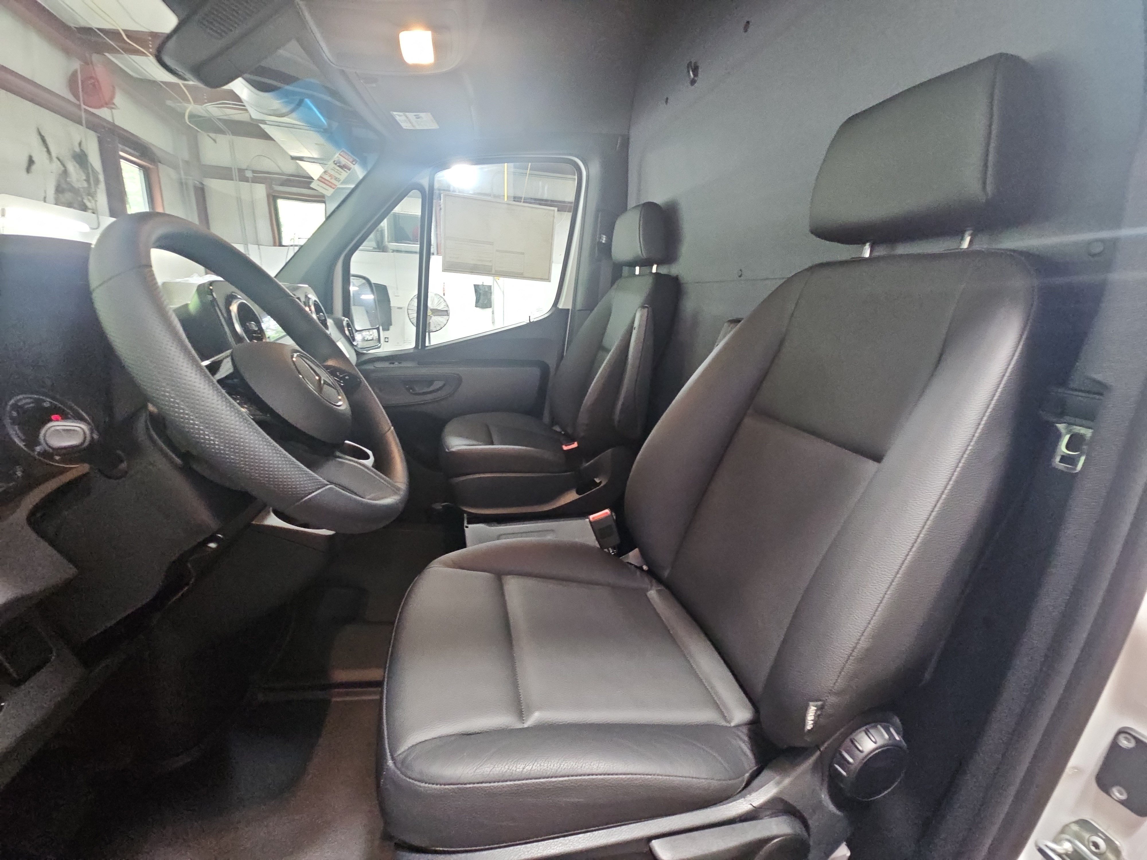 New 2025 Mercedes-Benz eSprinter 170 Cargo image 12