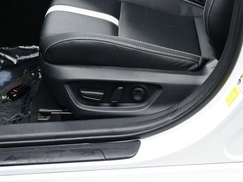 Used 2025 Toyota Camry SE image 11