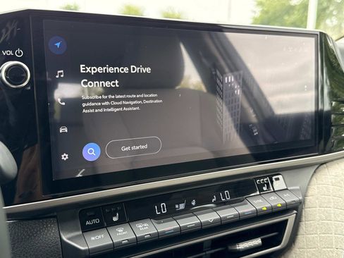 Used 2025 Toyota Camry XLE image 3