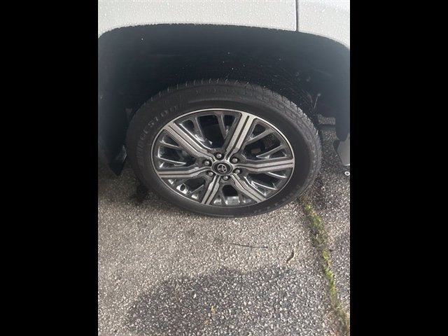 Used 2025 Toyota Sequoia Capstone AWD/4WD image 19