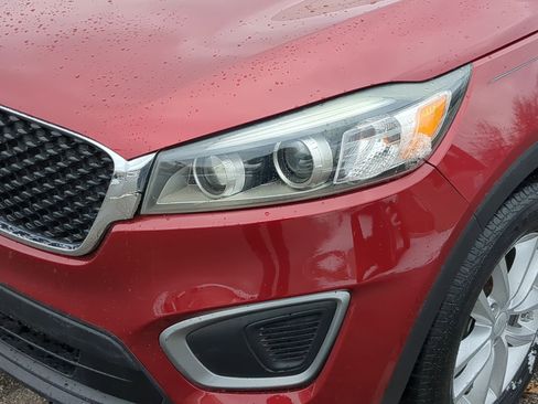Used 2017 Kia Sorento LX w/ LX Convenience Package image 15