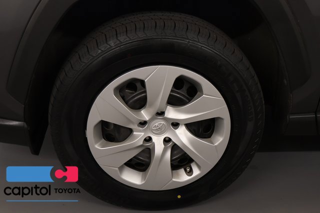 Certified 2021 Toyota RAV4 LE AWD/4WD image 8