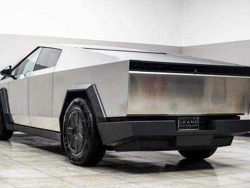 Used 2025 Tesla Cybertruck AWD Crew Cab image 13