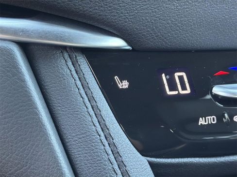 Used 2025 Cadillac XT6 Luxury image 19