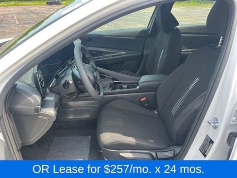 New 2025 Hyundai Elantra SEL image 13