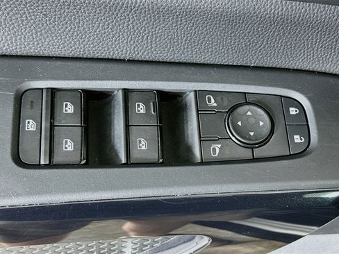 Used 2025 Nissan Pathfinder SV AWD/4WD image 15