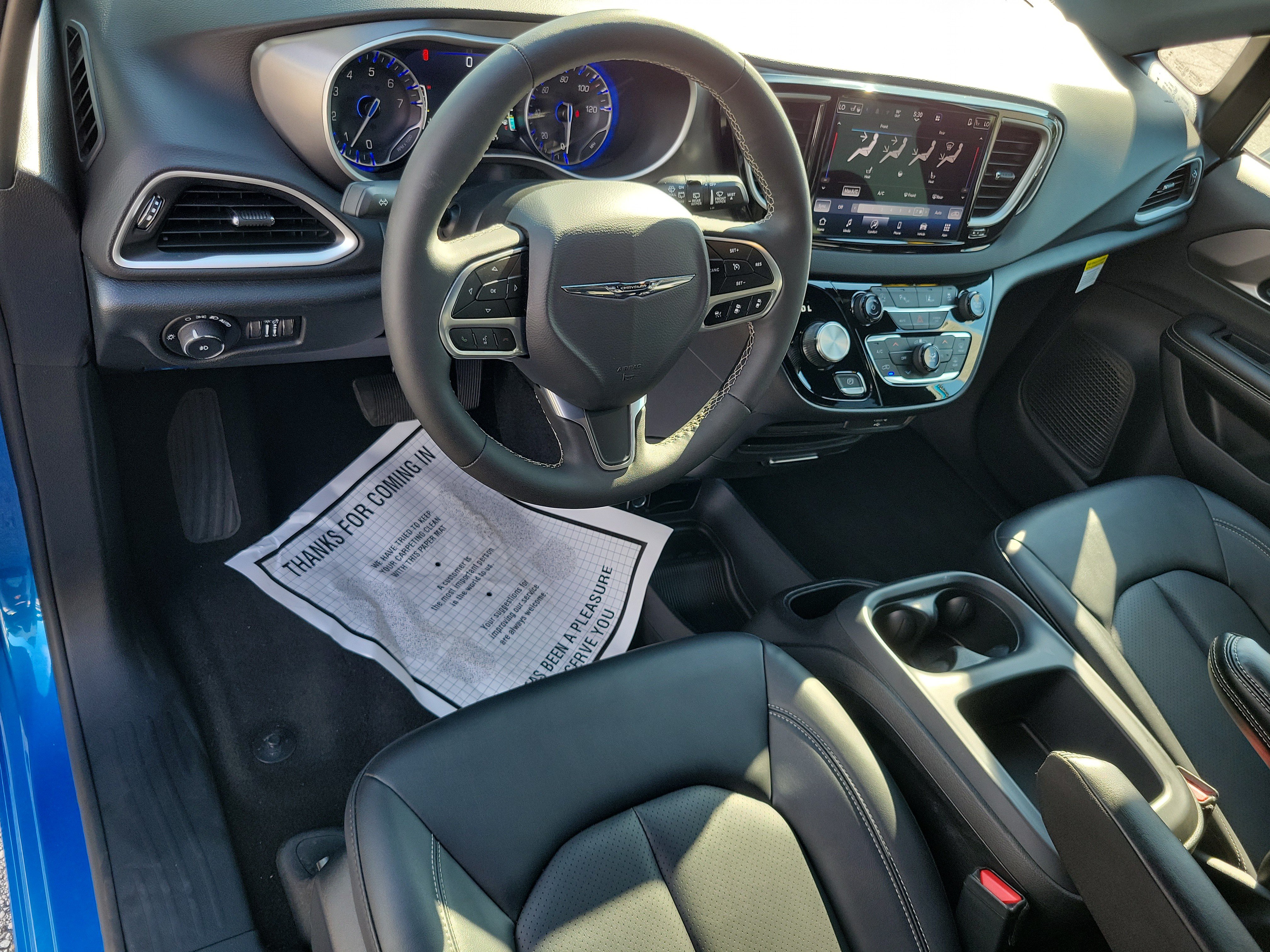 Used 2026 Chrysler Pacifica Select FWD image 13