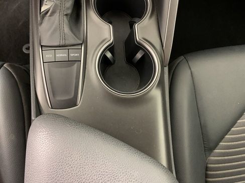 Used 2024 Toyota Camry SE image 26