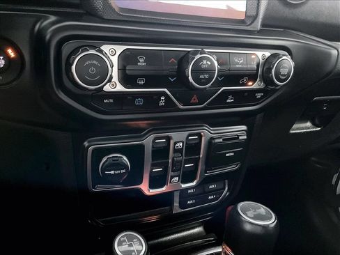 Used 2023 Jeep Wrangler Unlimited Sahara AWD/4WD image 25