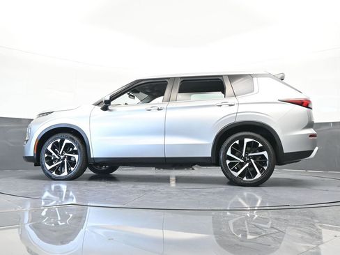 Used 2022 Mitsubishi Outlander SE image 68