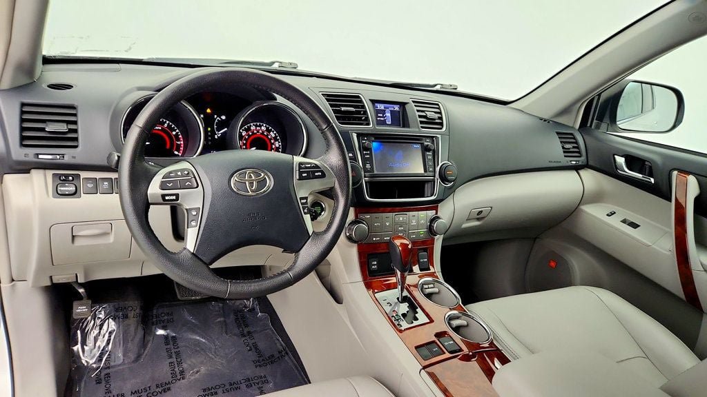 Used 2013 Toyota Highlander Limited FWD image 13