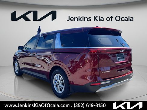 Certified 2024 Kia Carnival LX FWD image 5