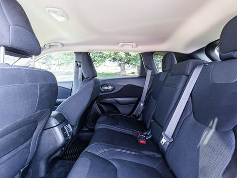 Used 2015 Jeep Cherokee Latitude w/ Cold Weather Group AWD/4WD image 13