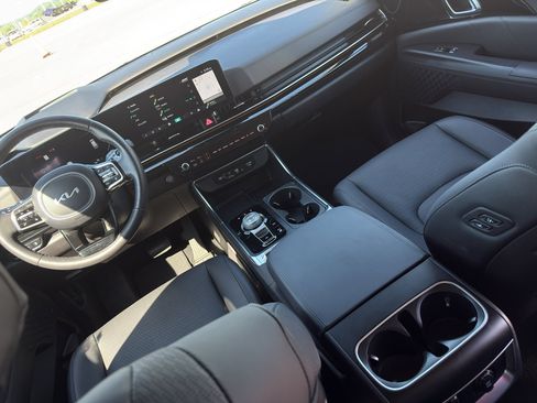 Used 2025 Kia Carnival SX Prestige FWD image 41