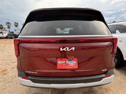 New 2025 Kia Carnival EX image 5