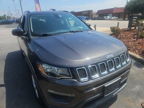 Used 2020 Jeep Compass Sport w/ Cold Weather Group FWD image 2