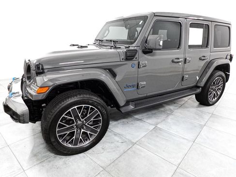 Used 2023 Jeep Wrangler Unlimited Sahara AWD/4WD image 4