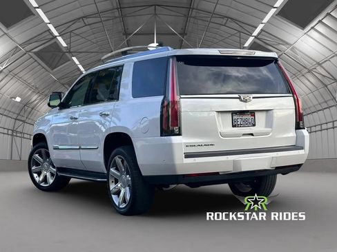 Used 2018 Cadillac Escalade Luxury RWD image 4