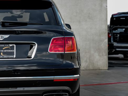 Used 2017 Bentley Bentayga image 52